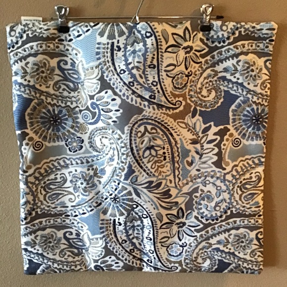 FINAL SALE NWOT Mika Home Paisley Flower Jacquard Pillow Cover (22”x22”) - Picture 3 of 5